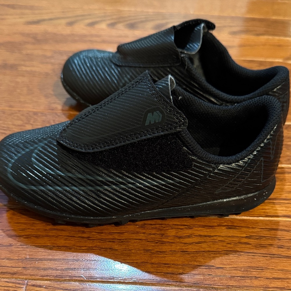 Nike Kids Black Soccer Cleats